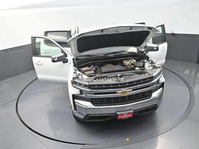 Used 2022 White Chevrolet LT image 40