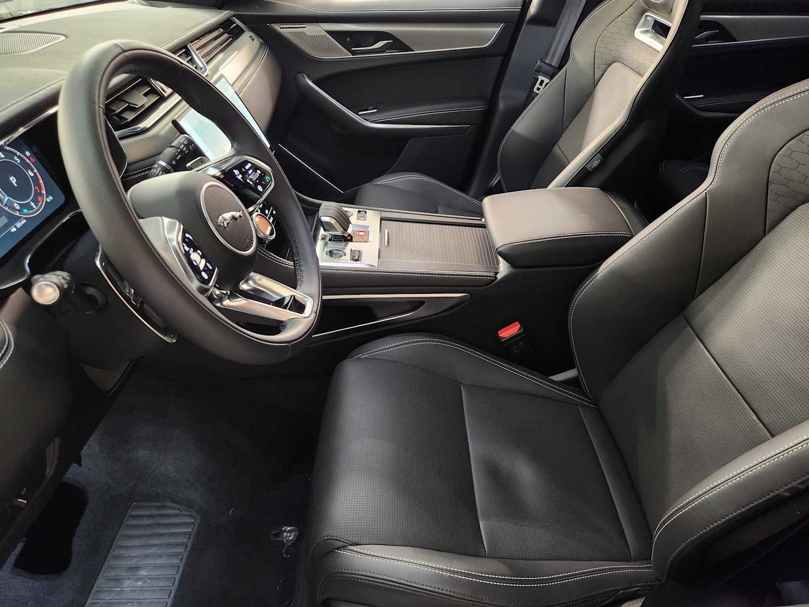 2026 Jaguar F-Pace R-Dynamic S - Photo 14