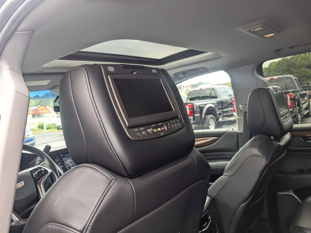 Used 2019 Black Raven Cadillac Luxury image 27