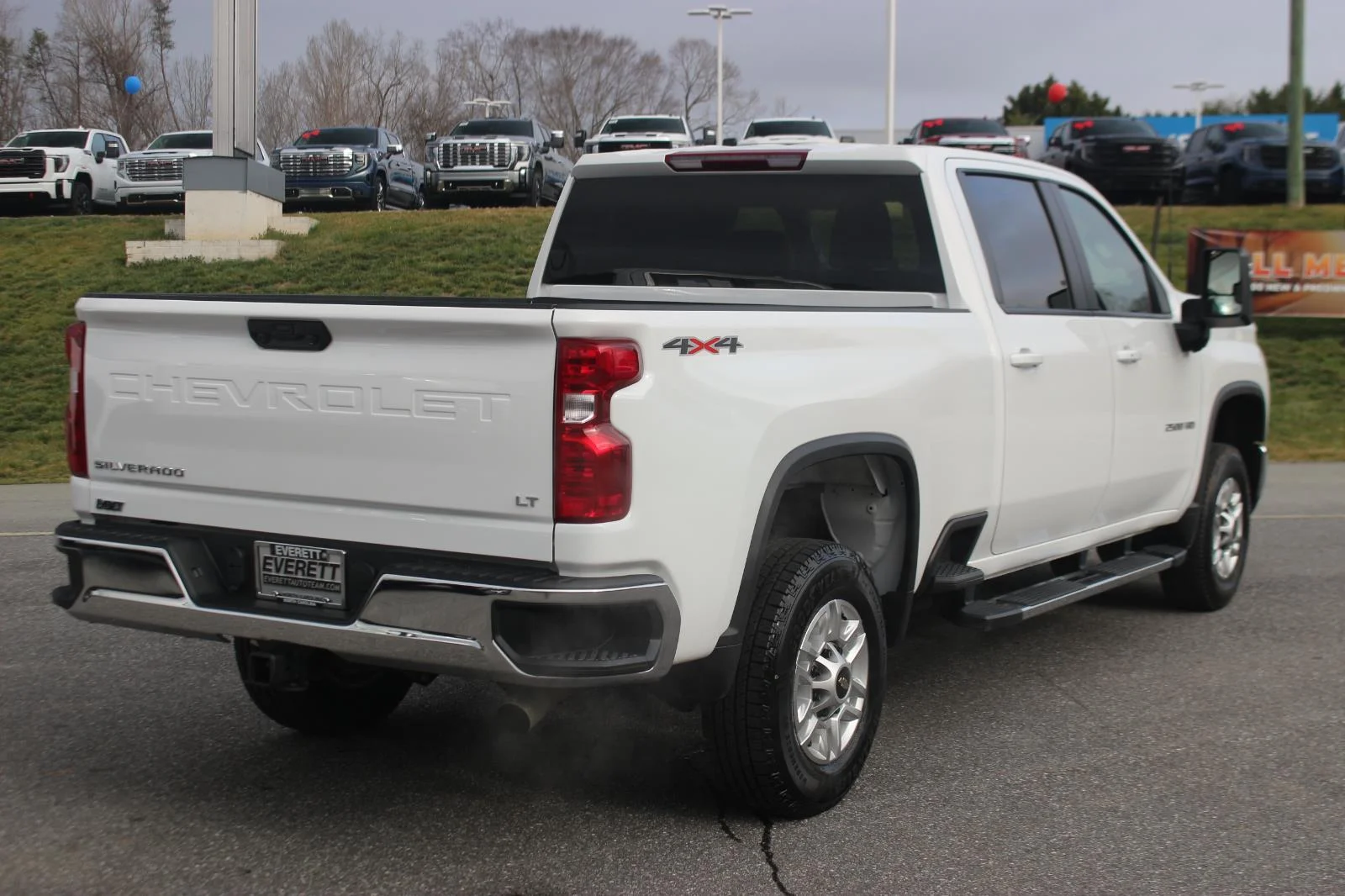 Used 2025 Summit White Chevrolet LT image 7