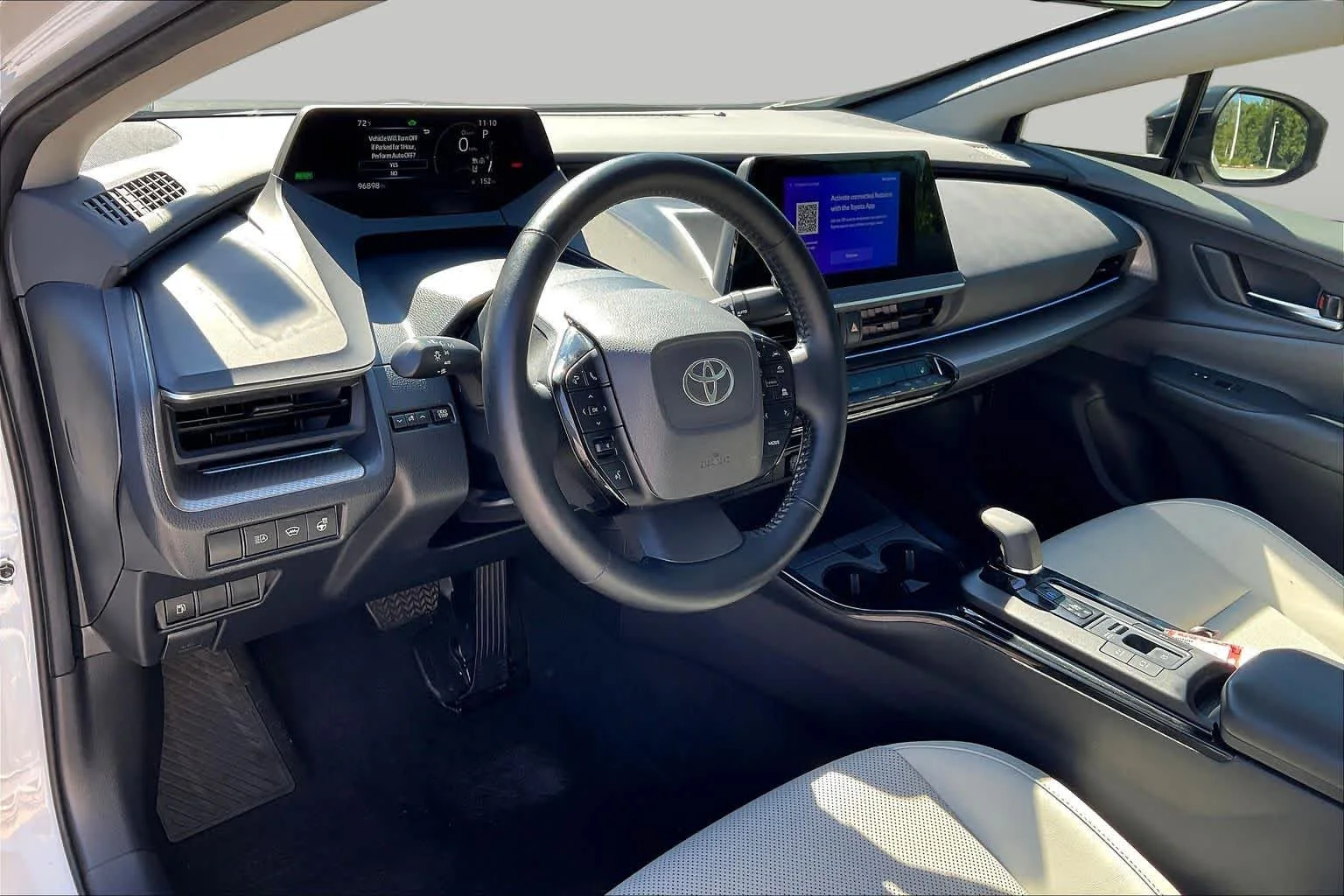 Used 2025 Wind Chill Pearl Toyota XLE image 17