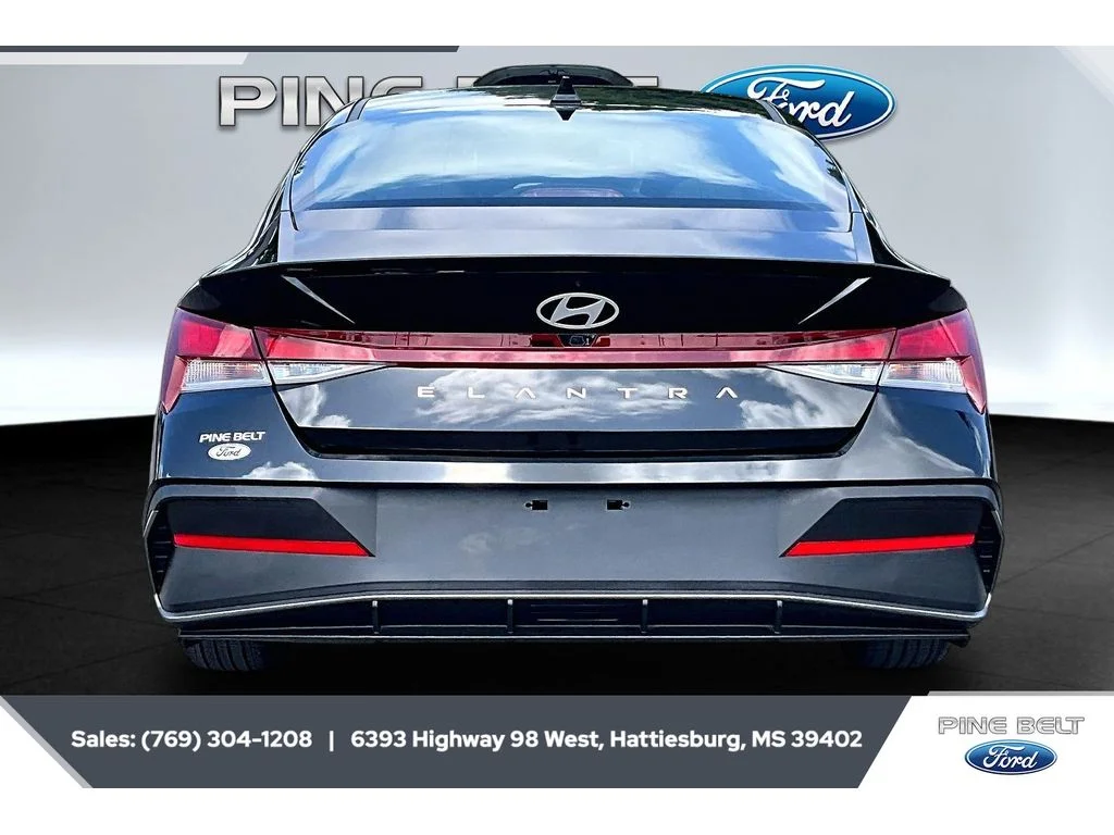 Used 2025 Abyss Black Hyundai SEL Sport image 4