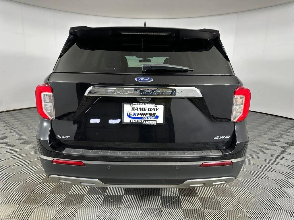 Used 2024 Black Metallic Ford XLT image 25