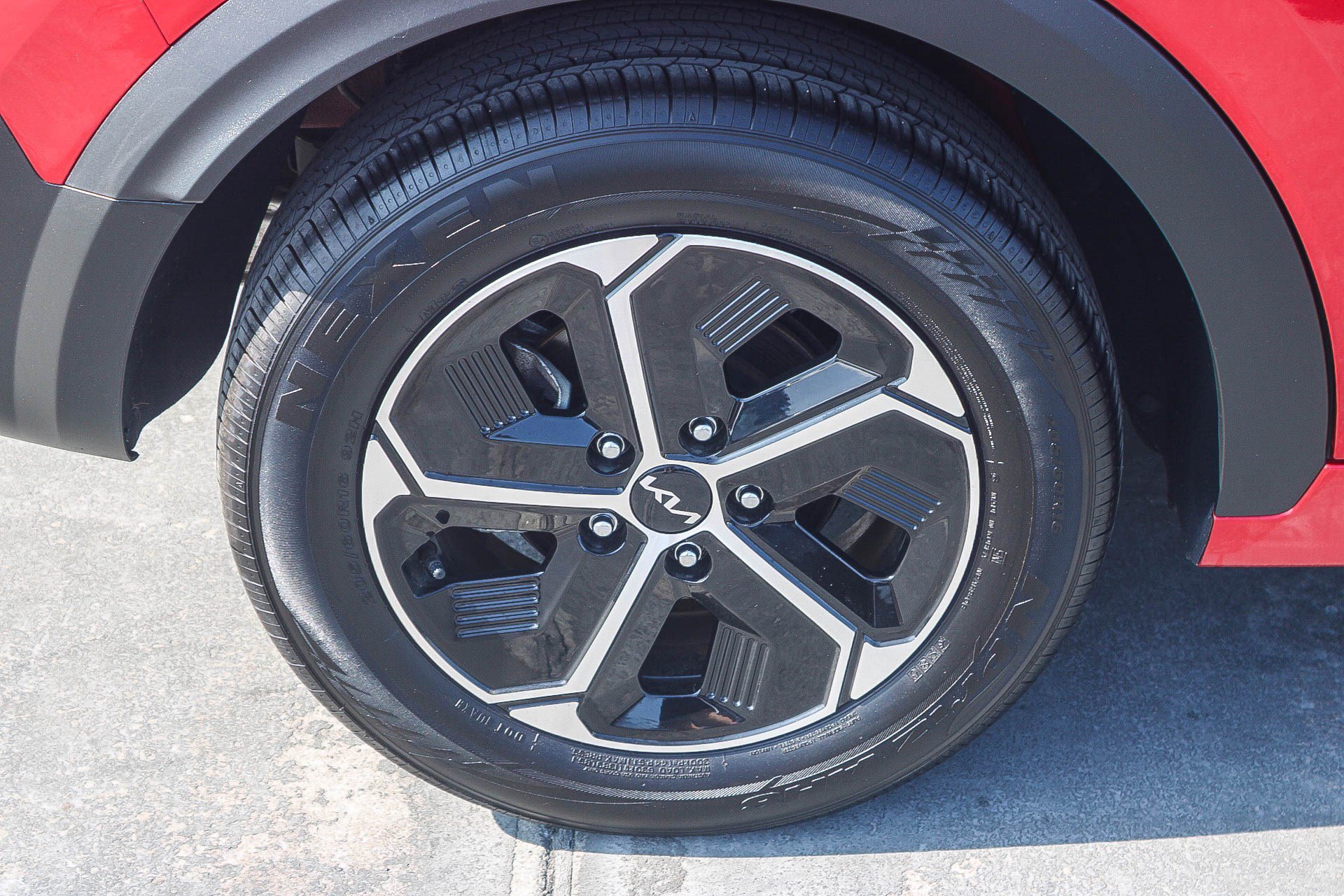 2025 Kia Niro EX - Photo 11