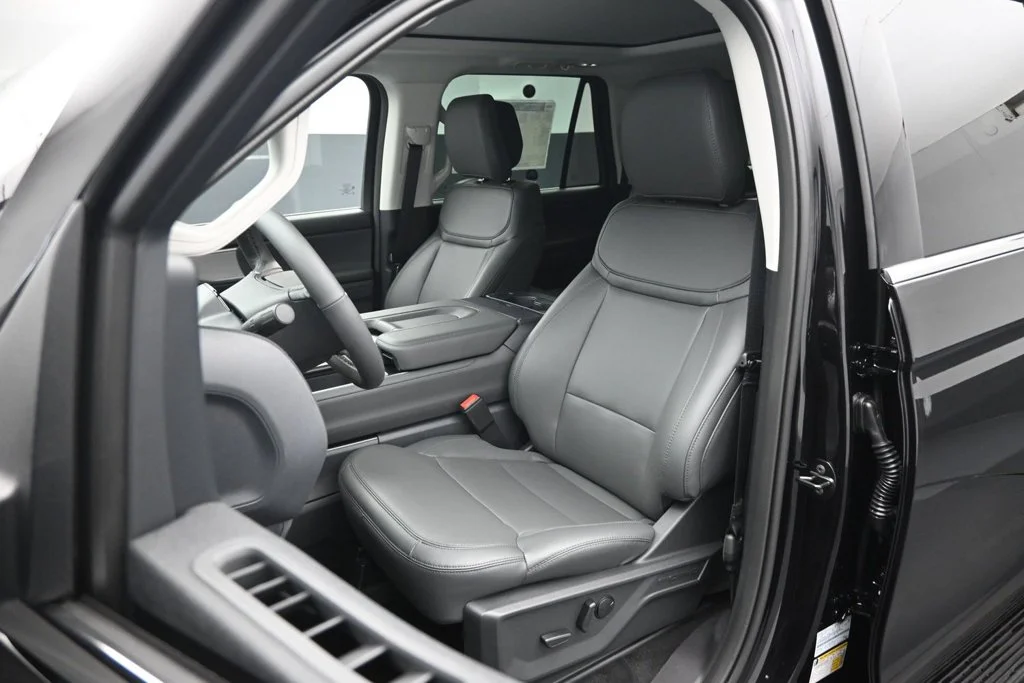 New 2027 Agate Black Metallic Ford Active image 8