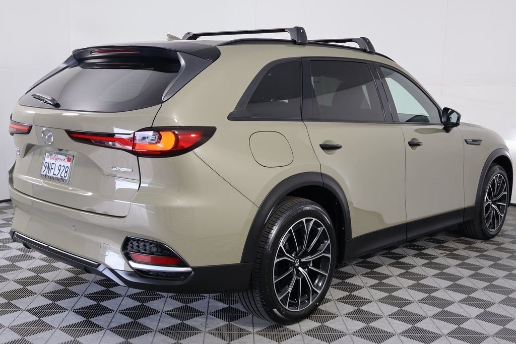 Certified Used 2025  Mazda Premium Plus image 5