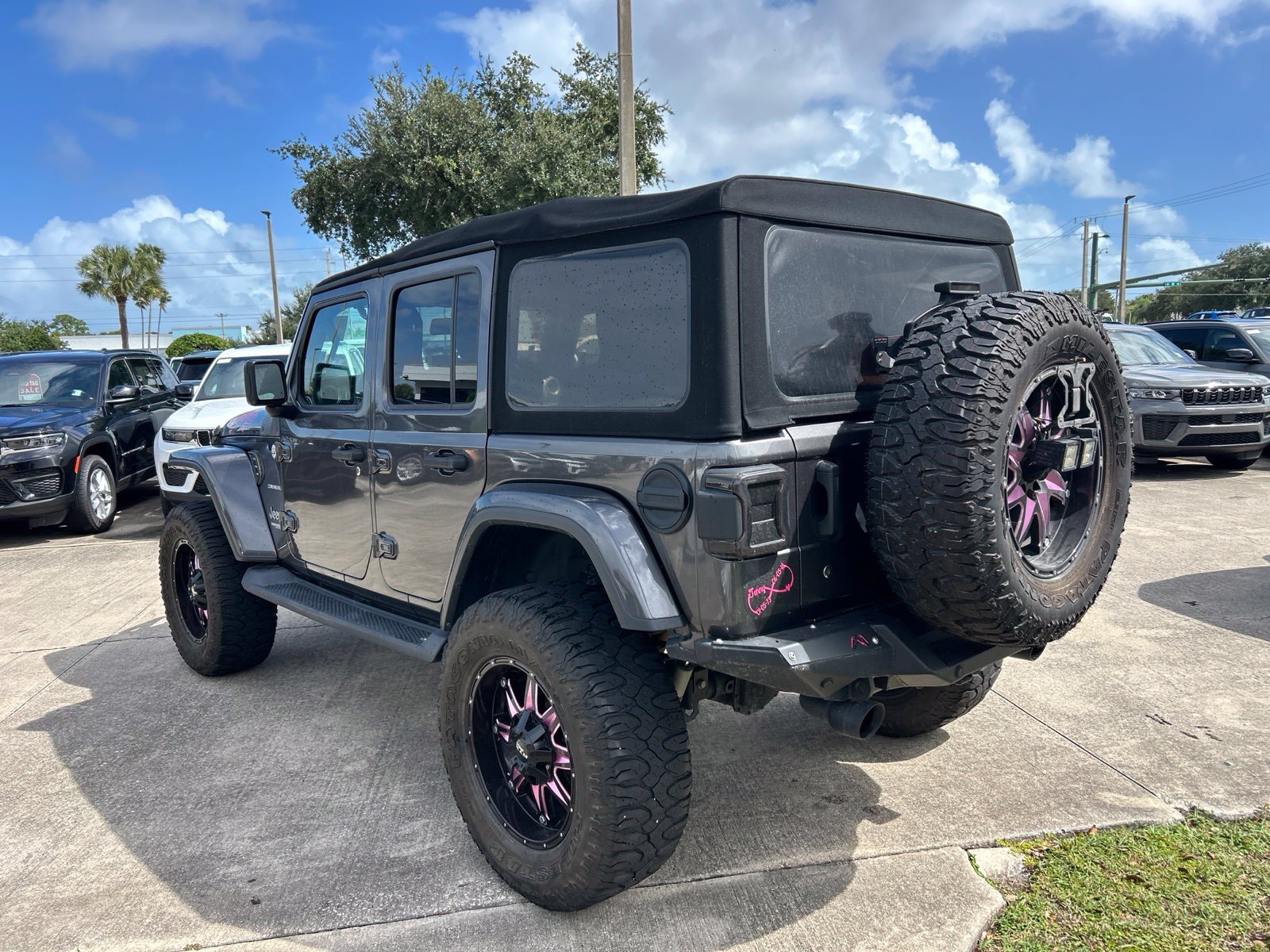 Used 2018 Gray Jeep Unlimited Sahara image 3