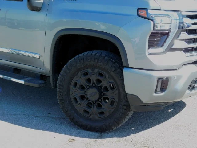 Used 2024 Gray Chevrolet High Country image 2