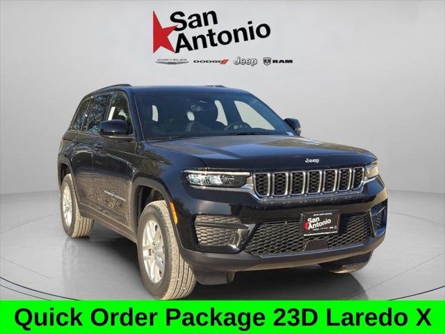 New 2025 Diamond Black Crystal Pearl-Coat Exterior Paint Jeep Laredo X image 2