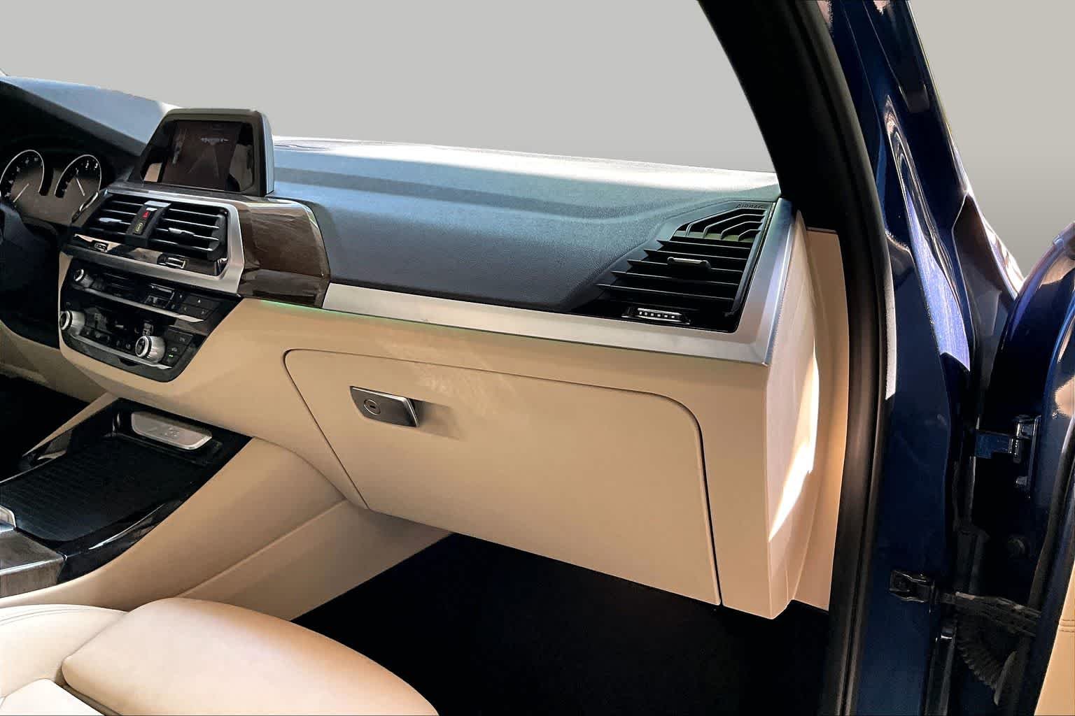 Used 2018 Phytonic Blue Metallic BMW xDrive30i image 18