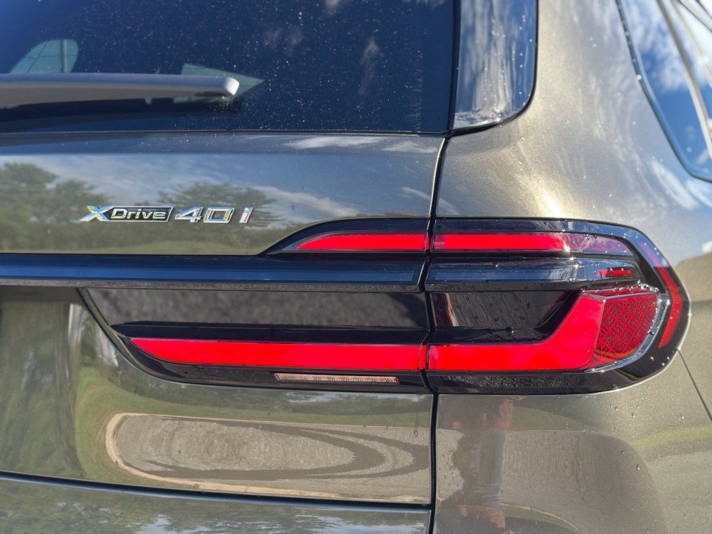 New 2027 Manhattan Green Metallic BMW xDrive40i image 11