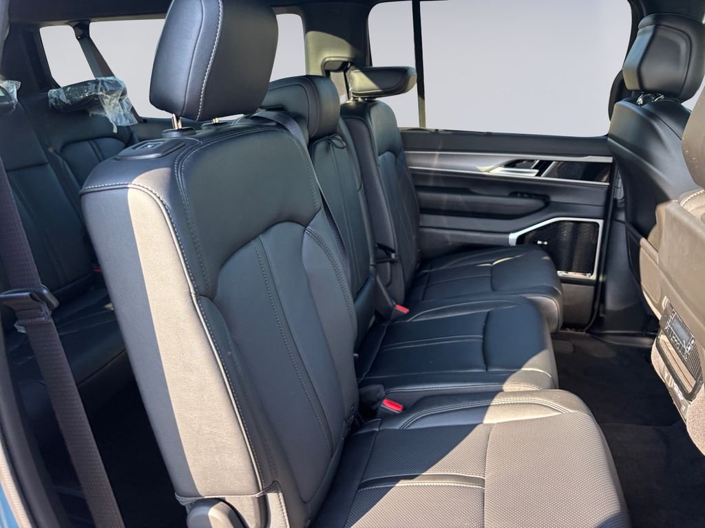 New 2026 Steel Blue Exterior Paint Jeep Limited Reserve image 19