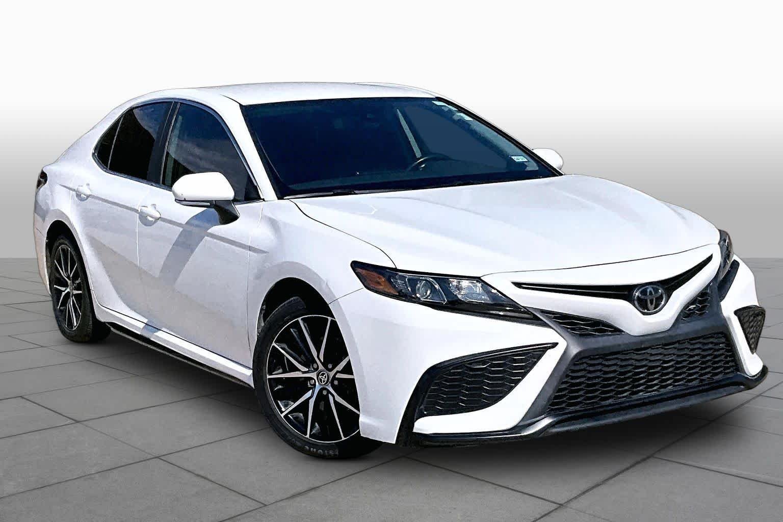 Certified Used 2023 Ice Cap Toyota SE image 2