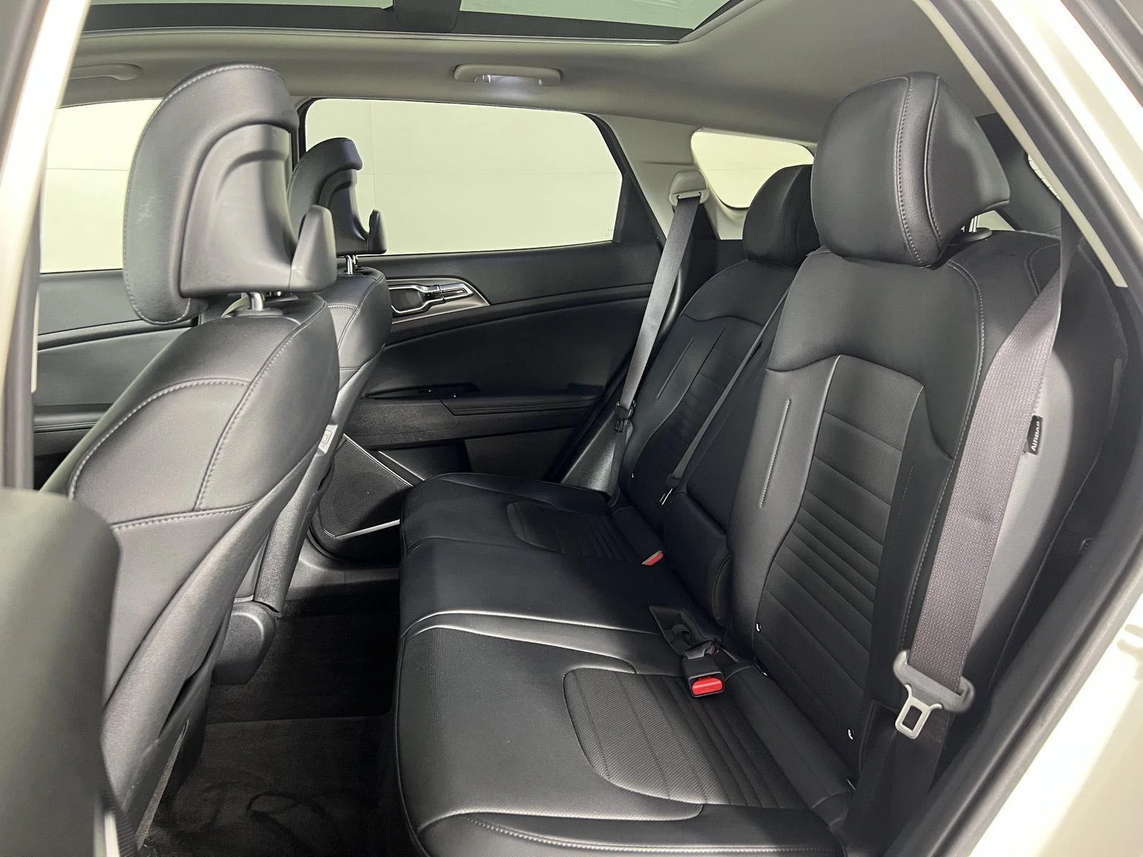 Used 2024 Snow White Pearl Kia SX-Prestige image 31