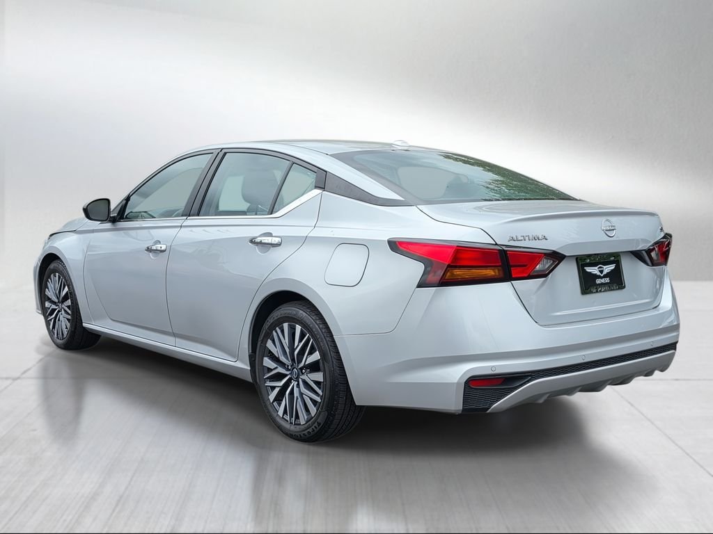 Used 2024 Brilliant Silver Metallic Nissan 2.5 SV image 5