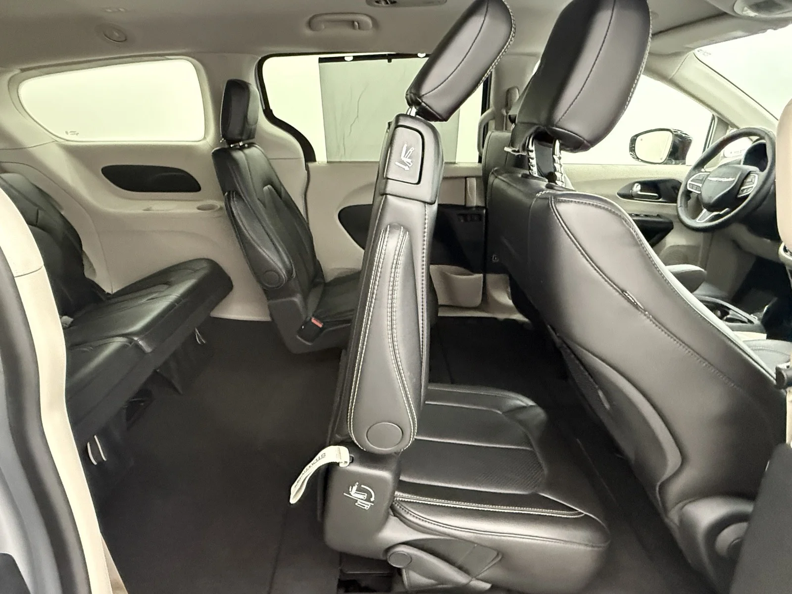 Used 2024 SILVER Chrysler Touring L image 38