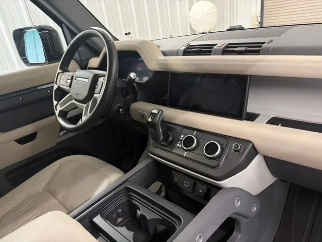Used 2020 Tasman Blue Metallic Land Rover SE image 25