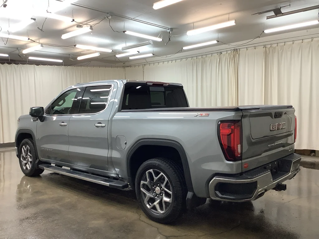Used 2024 Sterling Metallic GMC SLT image 9