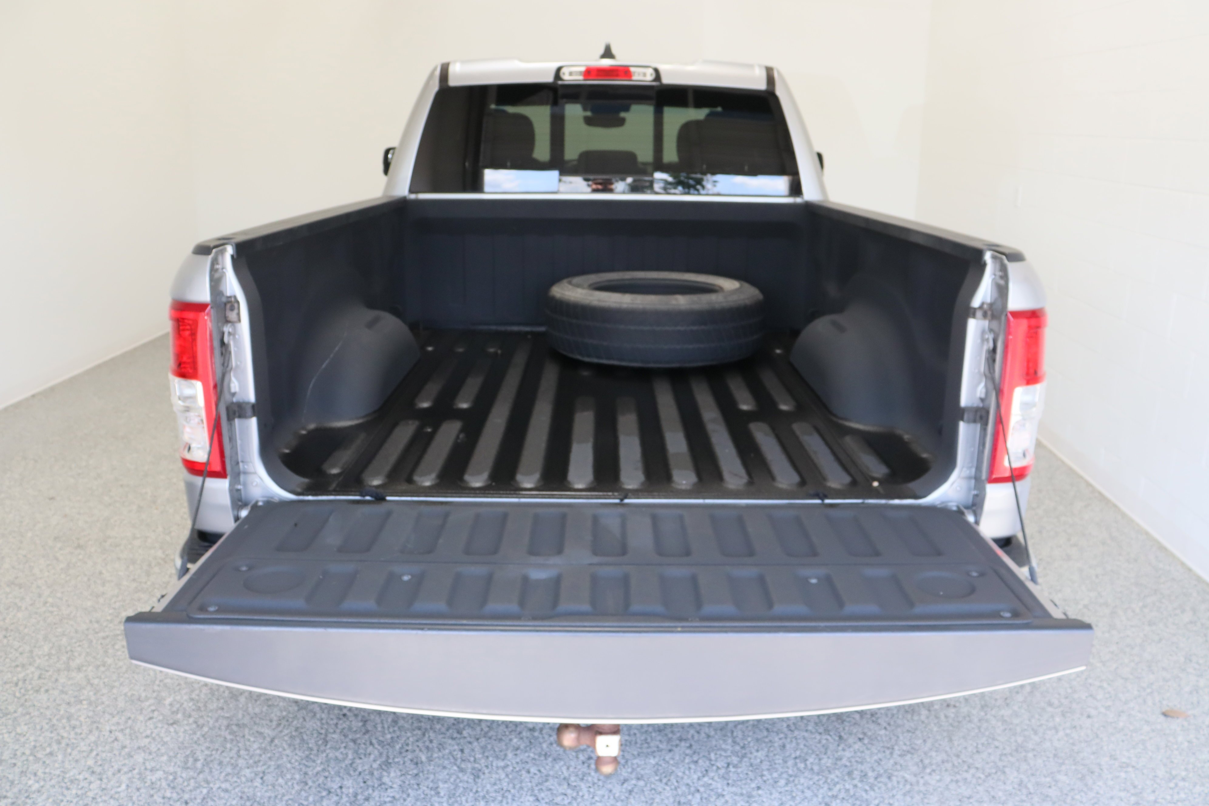 Used 2022 Billet Silver Metallic Clearcoat Ram Lone Star 5.7L image 31