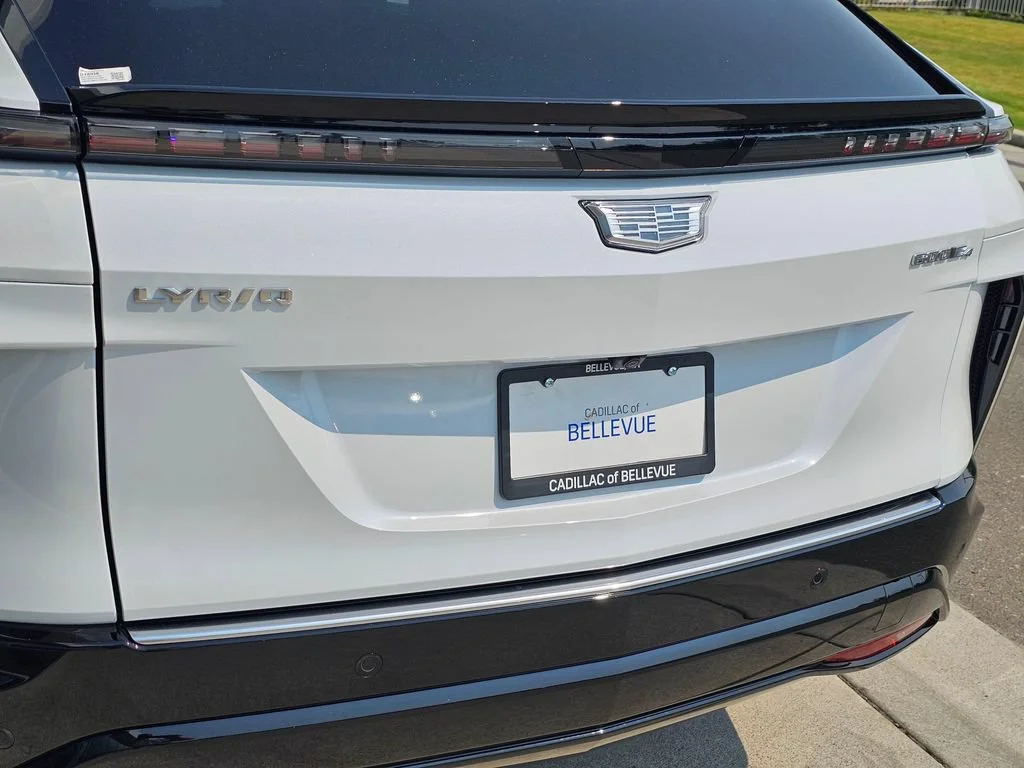 New 2026 Vibrant White Tricoat Cadillac Luxury image 14