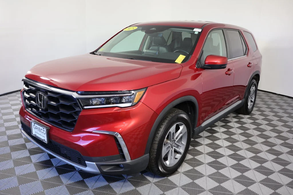 Used 2025 Radiant Red Metallic II Honda EX-L image 4