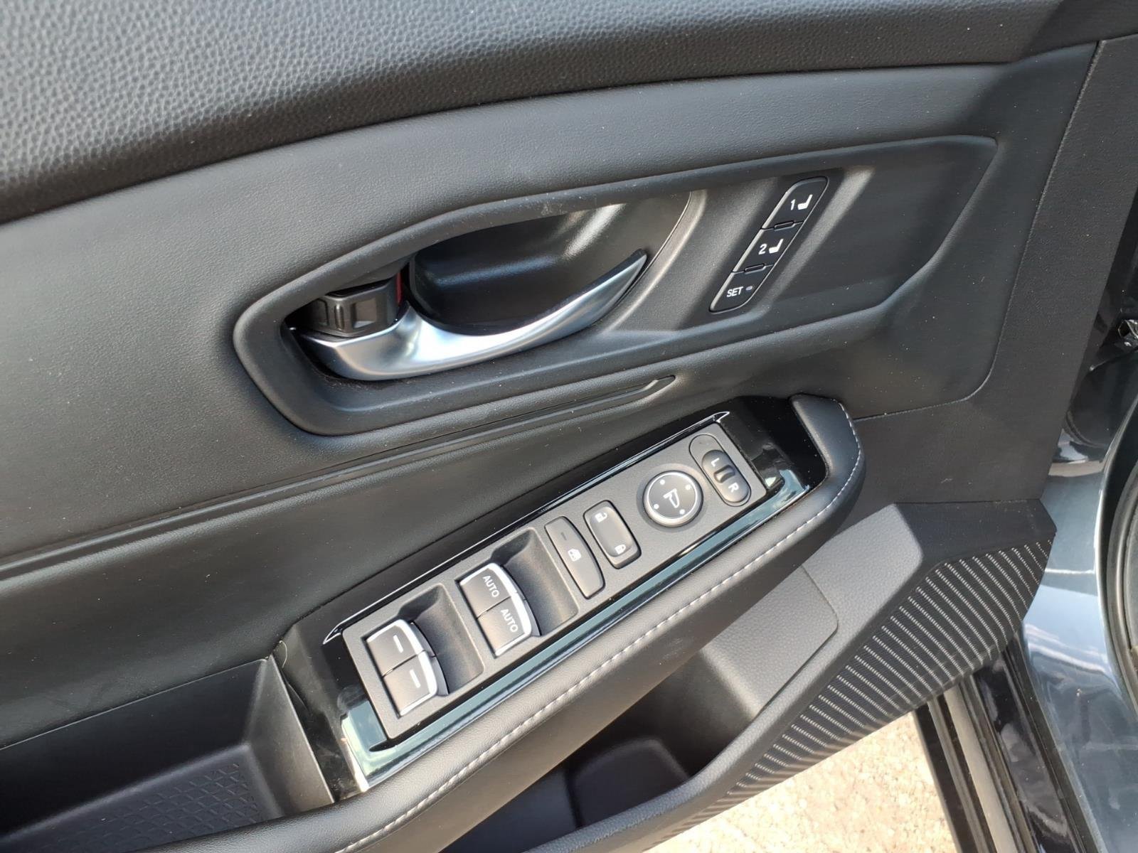 Used 2023 Meteorite Gray Metallic Honda Touring image 13