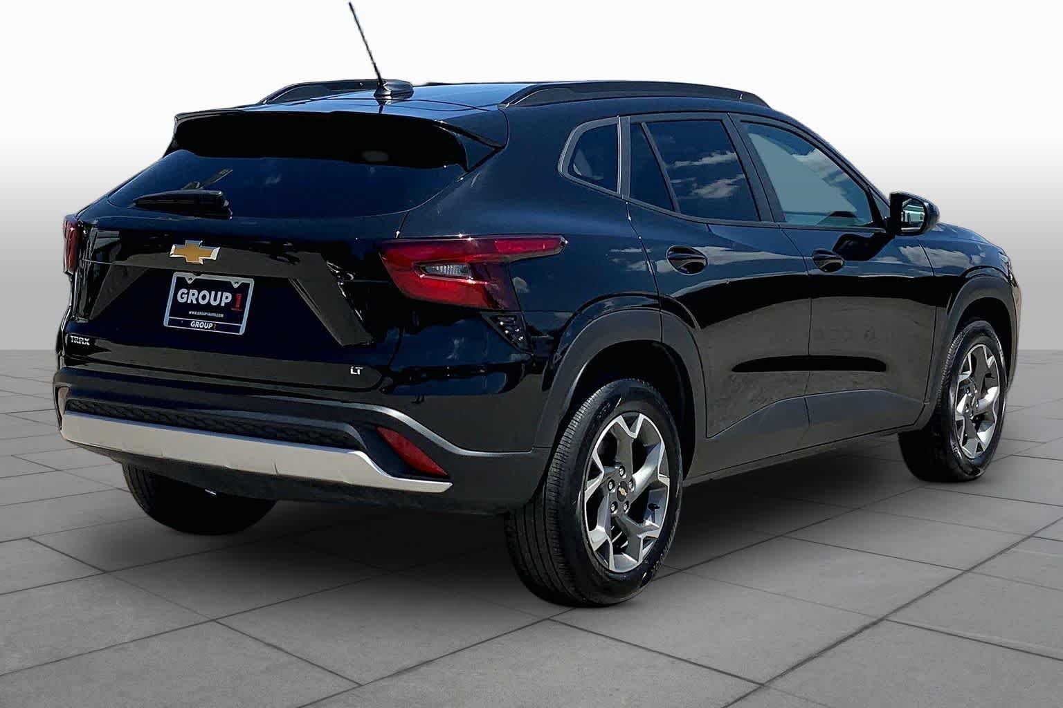 Used 2025 Mosaic Black Metallic Chevrolet LT image 13
