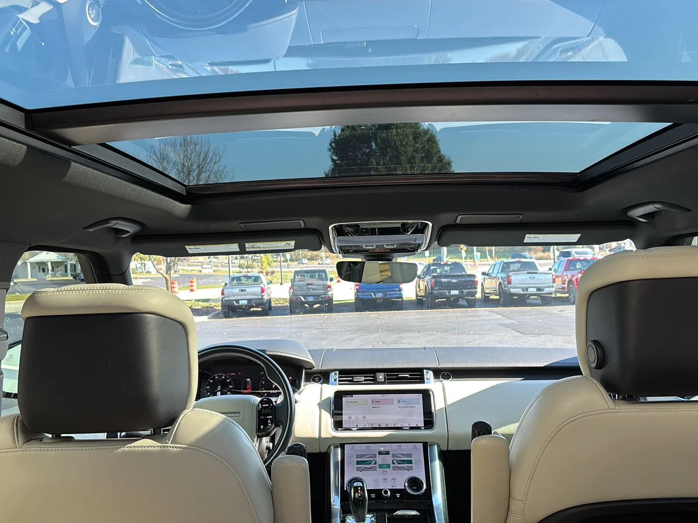 Used 2021 Eiger Grey Land Rover HSE Silver Edition image 28
