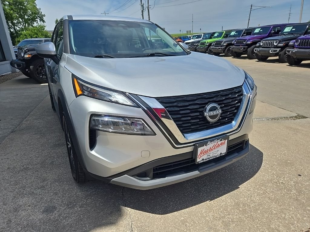 Used 2023 Silver Nissan SV image 16