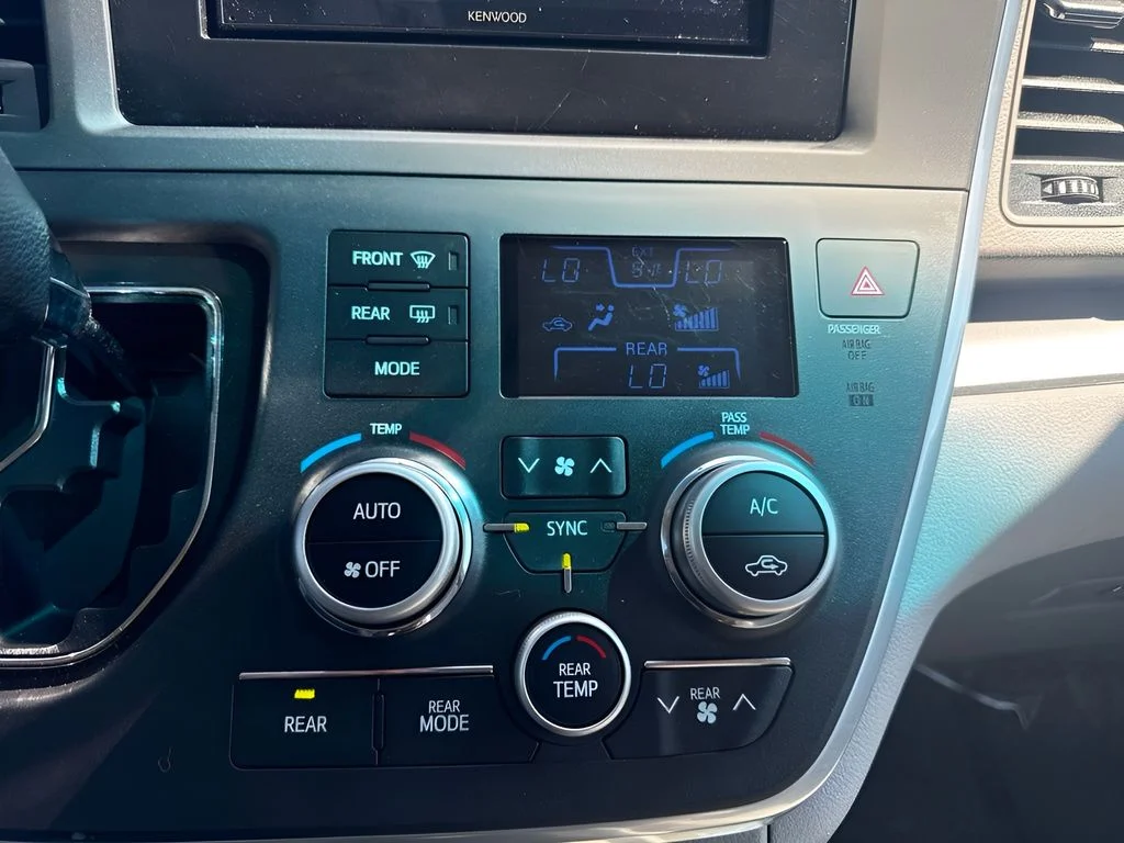 Used 2015 Silver Toyota LE image 10