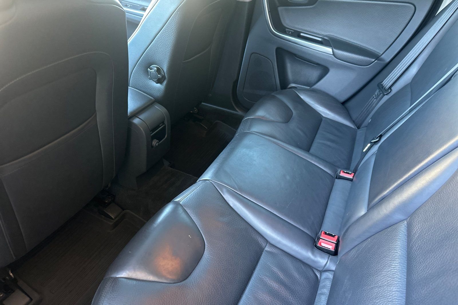 Used 2014  Volvo  image 12