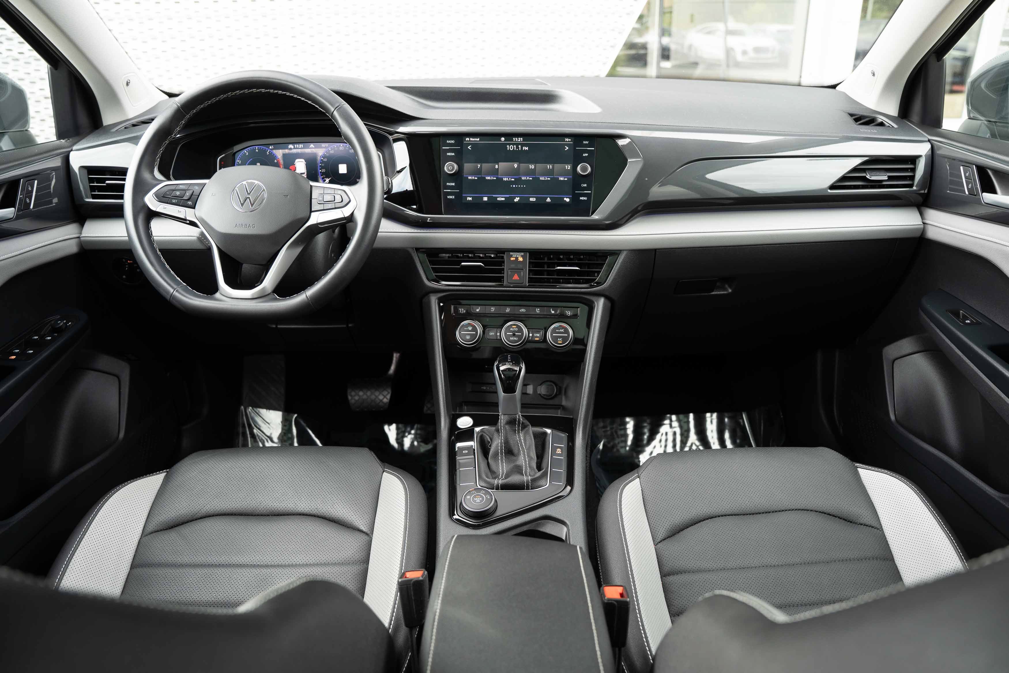 Used 2024 Platinum Gray Metallic Volkswagen SEL image 8