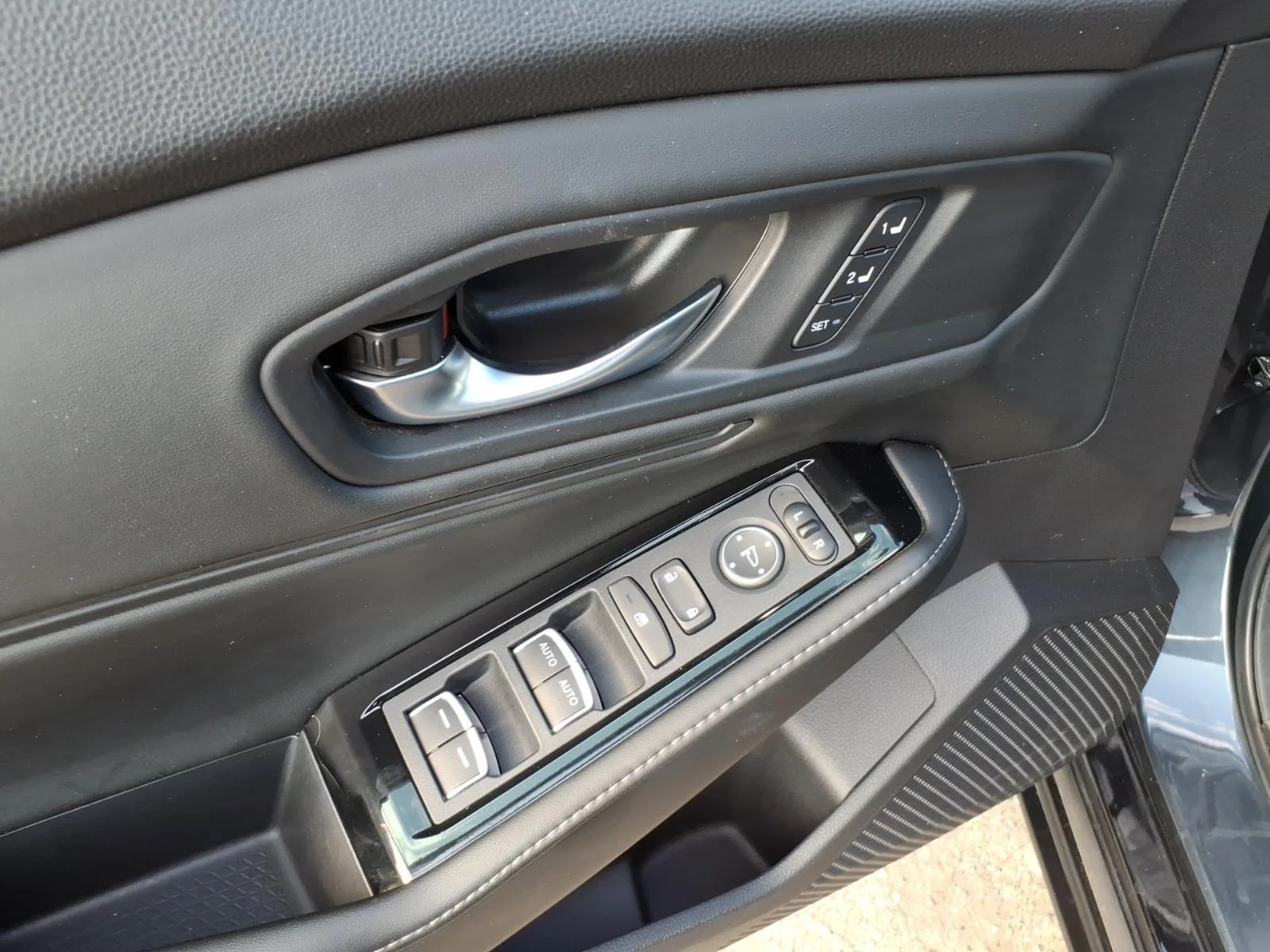 Used 2023 Meteorite Gray Metallic Honda Touring image 13