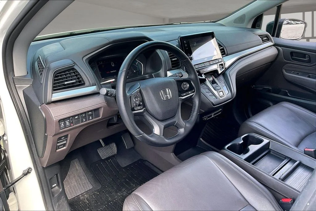 Used 2019 White Honda Touring image 17