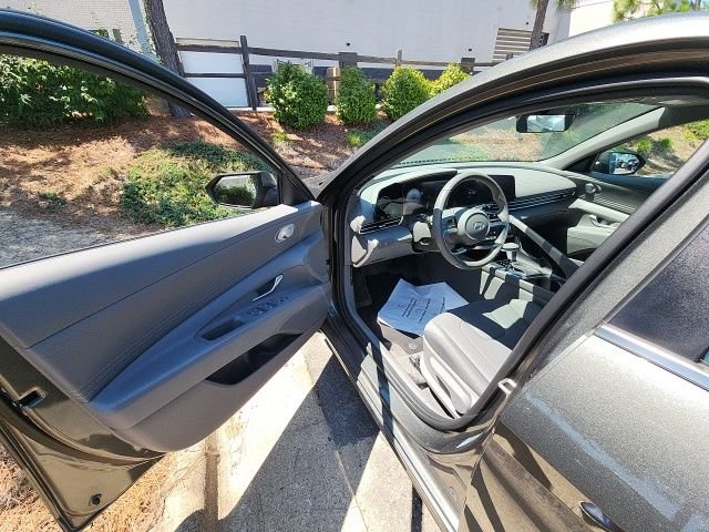 Used 2025 Gray Hyundai SEL Convenience image 19