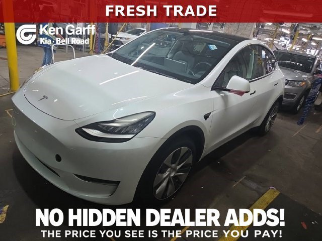 Used 2021 White Tesla Long Range image 1