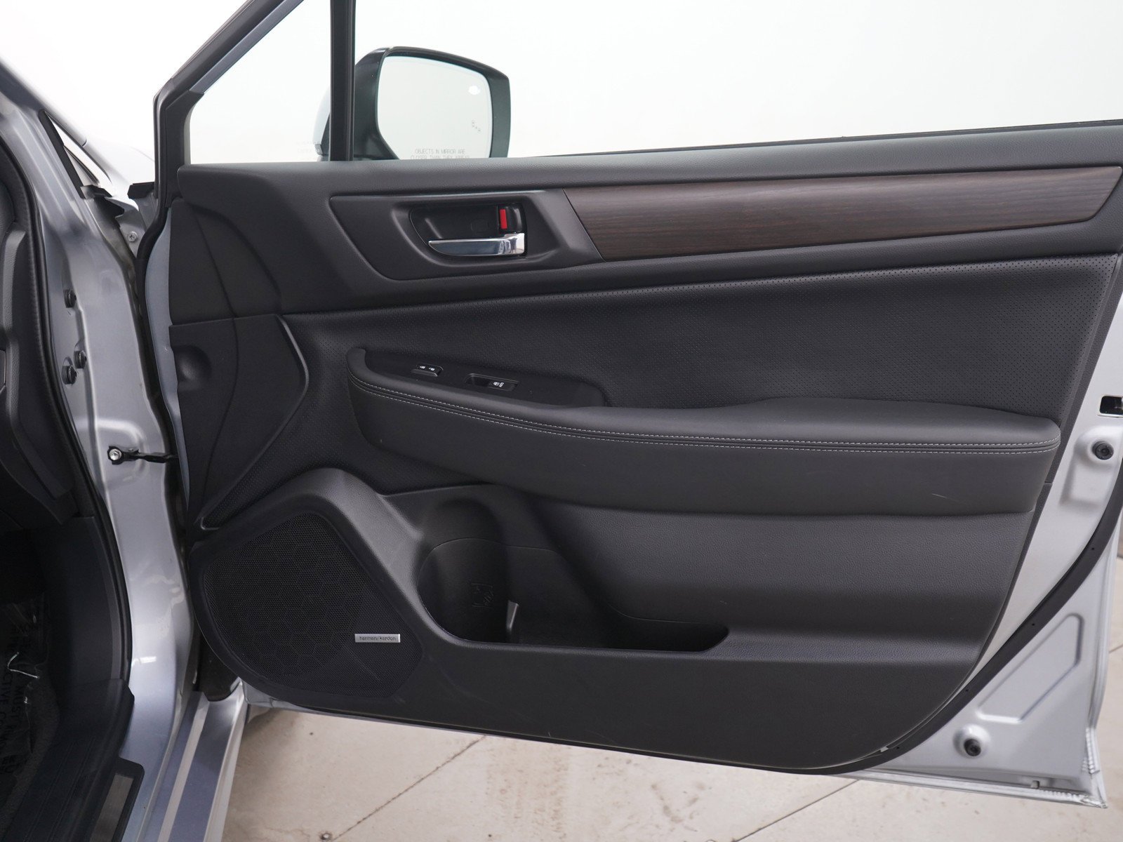 Used 2016 Ice Silver Metallic Subaru 2.5i image 9