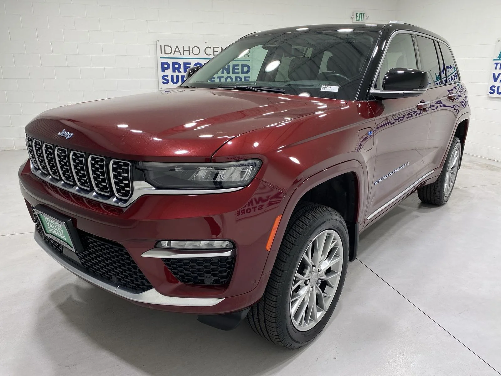 Used 2022 Red Jeep Summit 4xe image 4