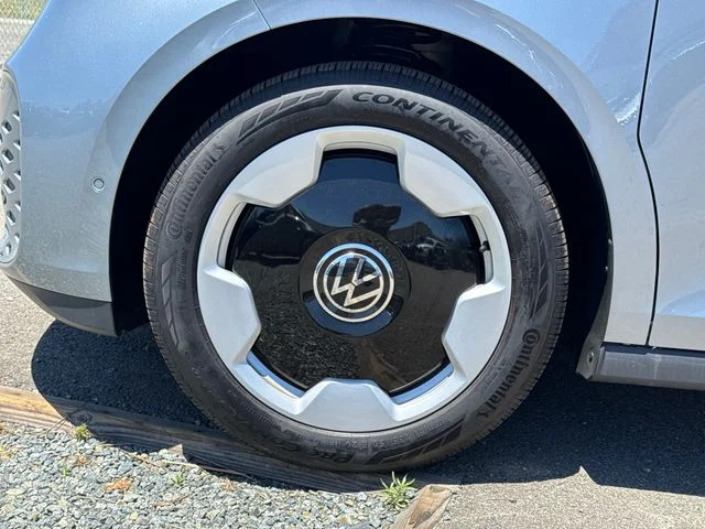 New 2025 Metro Silver W/Candy White Upper Volkswagen Pro S Plus image 9