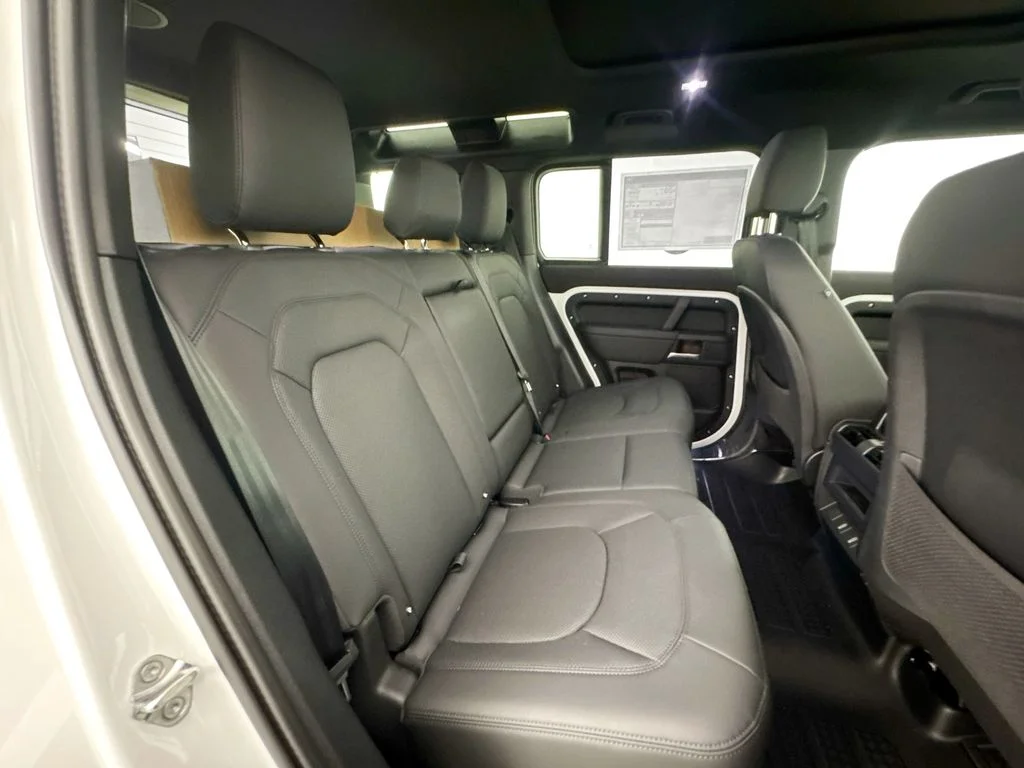 New 2026 Fuji White Land Rover X-Dynamic SE image 28