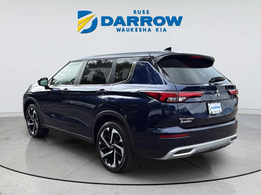 Used 2024 Blue Mitsubishi SE image 3