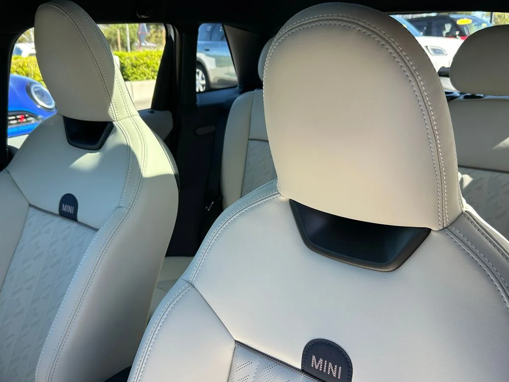 New 2026 Nanuq White Metallic MINI Signature Plus image 14