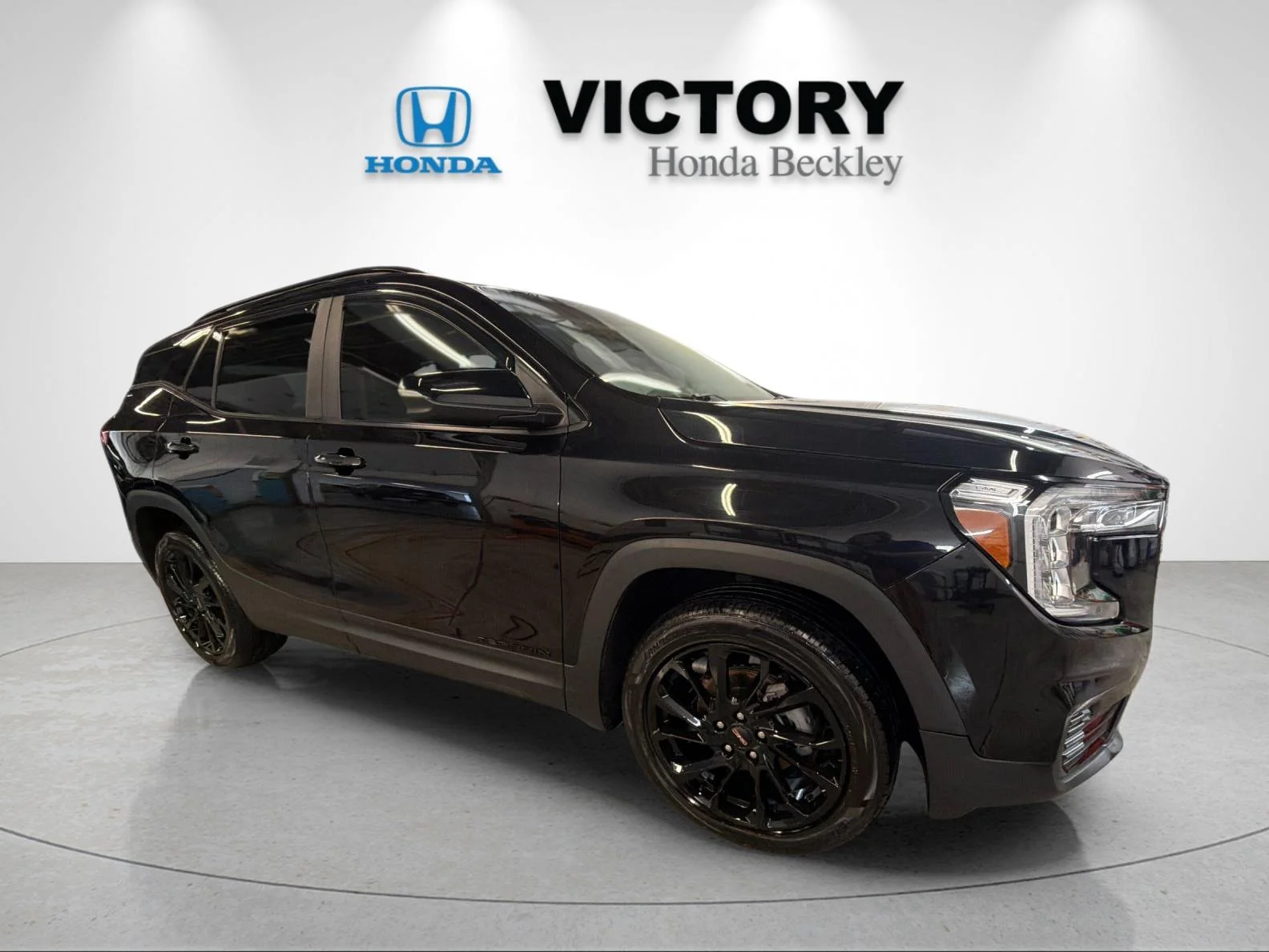 Used 2023 Ebony Twilight Metallic GMC SLE image 7