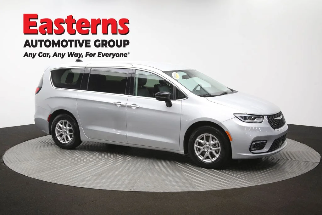Used 2024 Silver Chrysler Touring L image 49