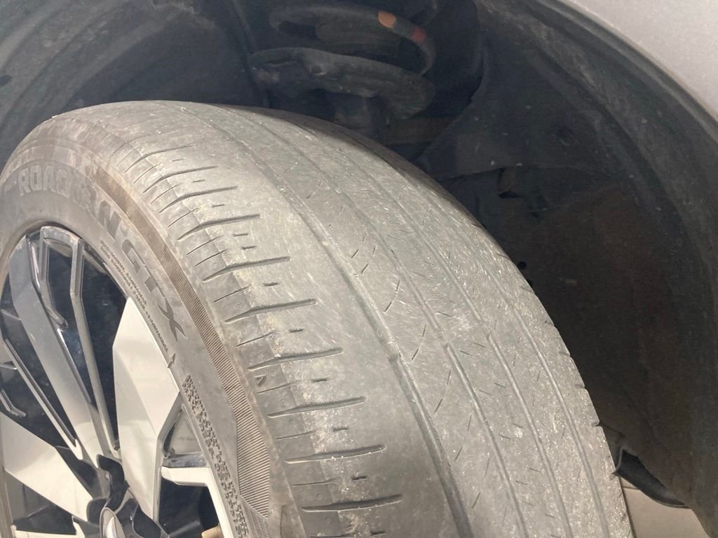 Used 2025 Gray Mitsubishi SE image 22
