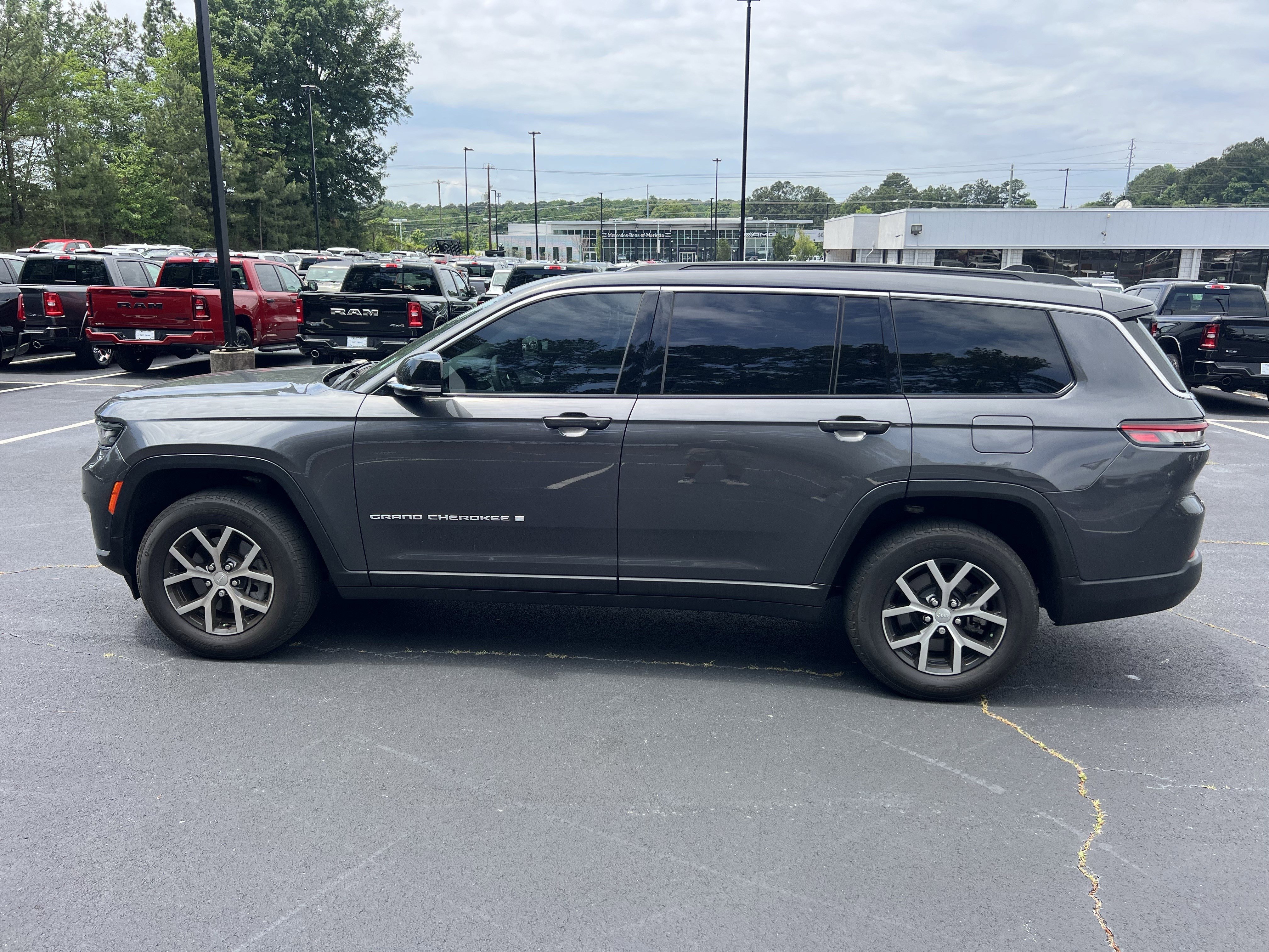 Used 2024 Baltic Gray Metallic Clearcoat Jeep Limited image 4