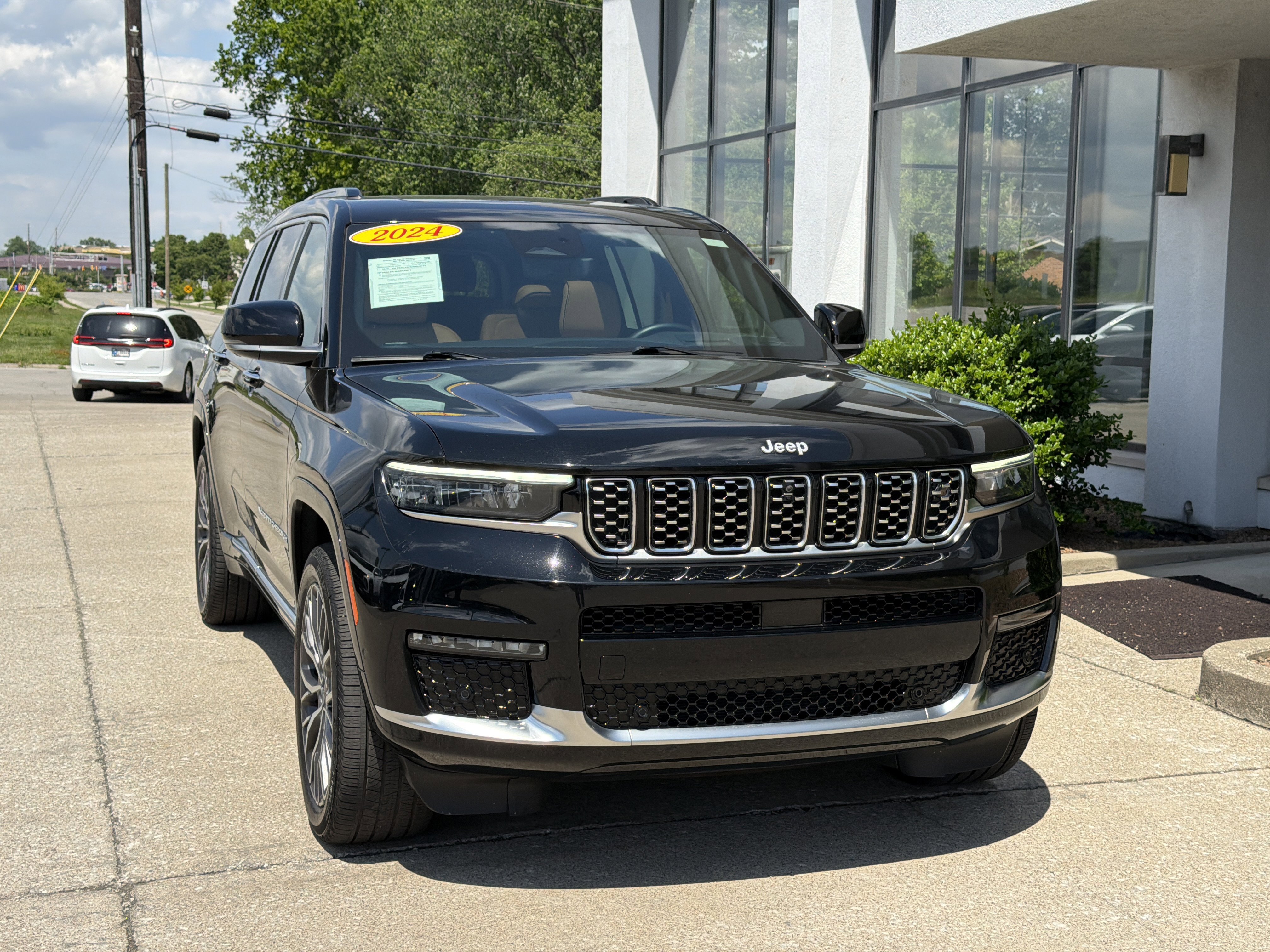 Used 2024 Diamond Black Crystal Pearlcoat Jeep Summit Reserve image 27