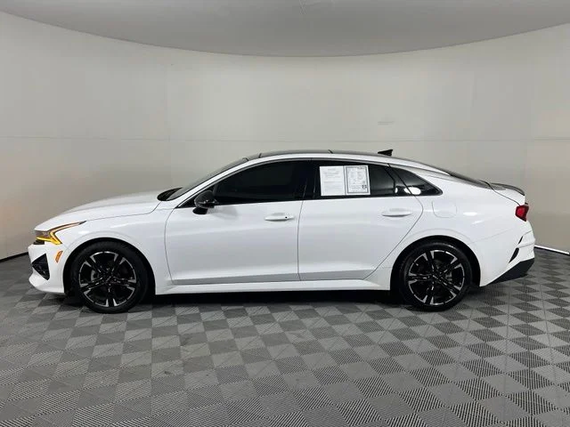 Used 2023 White Kia GT-Line image 4