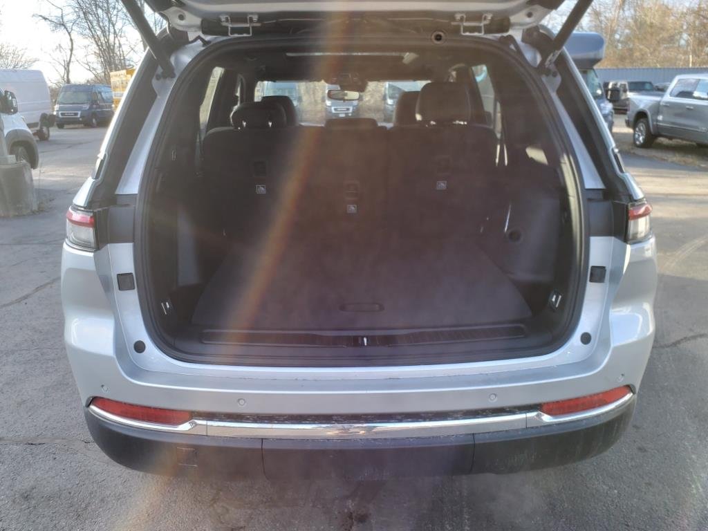 New 2024 Silver Zynith Jeep 4xe image 11