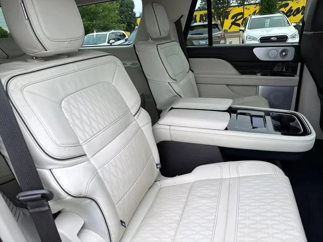 Used 2024  Lincoln Black Label image 27
